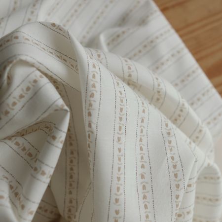 Alexine - Popeline de coton douce qualité SWEET lait rayures à minis coeurs