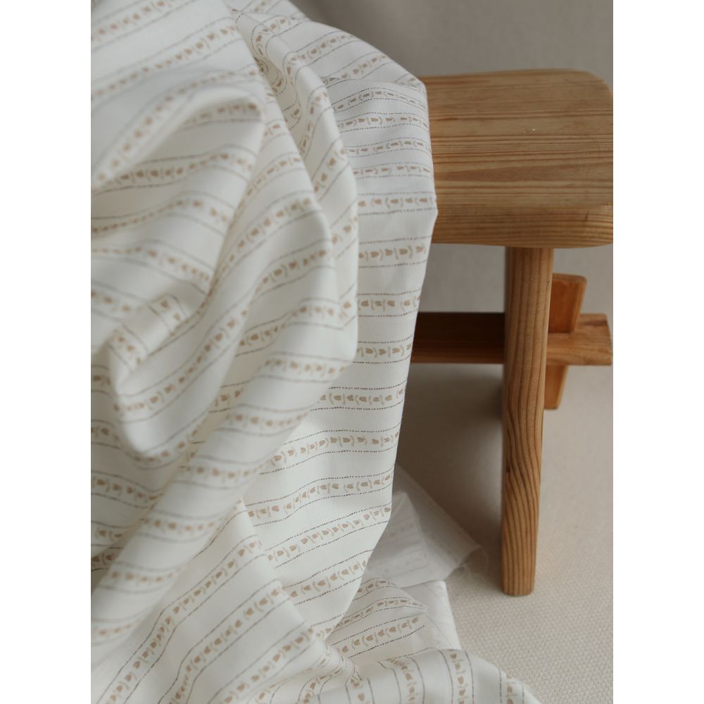 Alexine - Popeline de coton douce qualité SWEET lait rayures à minis coeurs