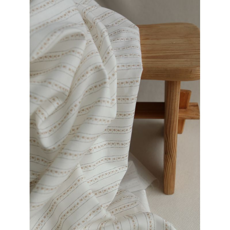 Alexine - Popeline de coton douce qualité SWEET lait rayures à minis coeurs