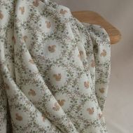 Nutkin - Tissu sergé de coton organique fin imprimé petits écureuils