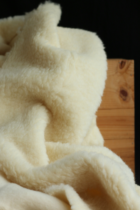 Shaun - Tissu fourrure laine vierge de mouton BIO tissée sur coton