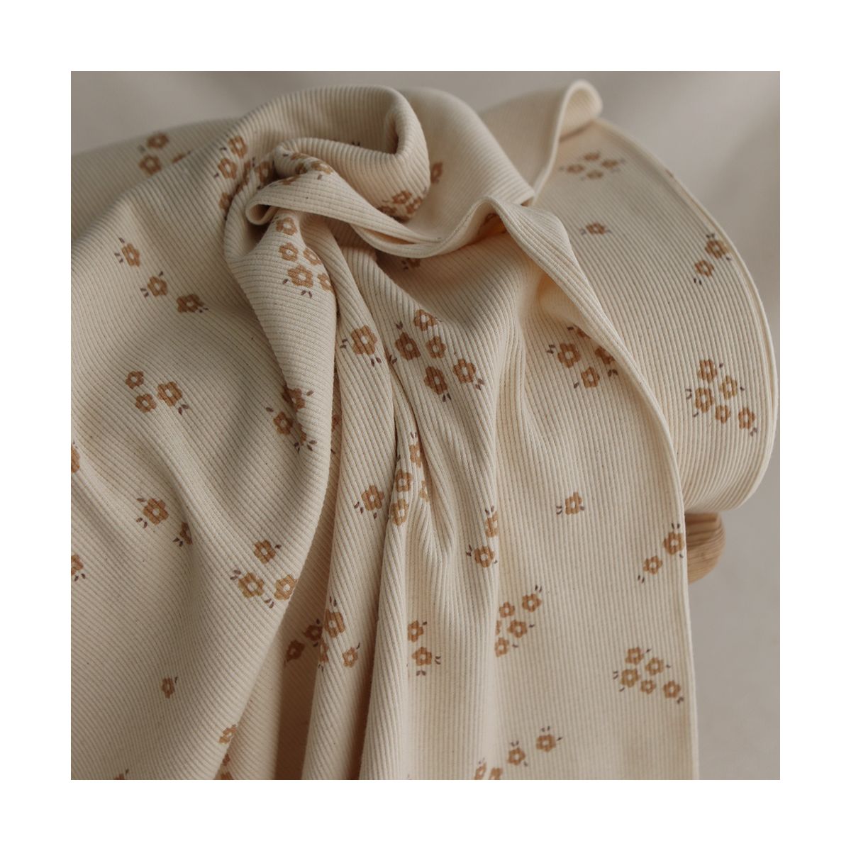 Aïna -Jersey coton BIO côtes fines à motif écru naturel Aïna -Jersey coton BIO côtes fines à motif écru naturel