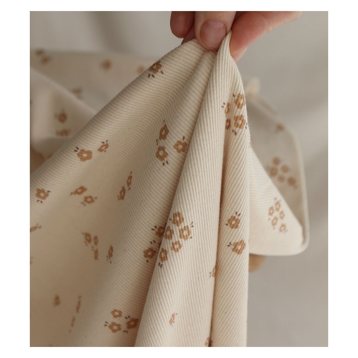 Aïna -Jersey coton BIO côtes fines à motif écru naturel Aïna -Jersey coton BIO côtes fines à motif écru naturel