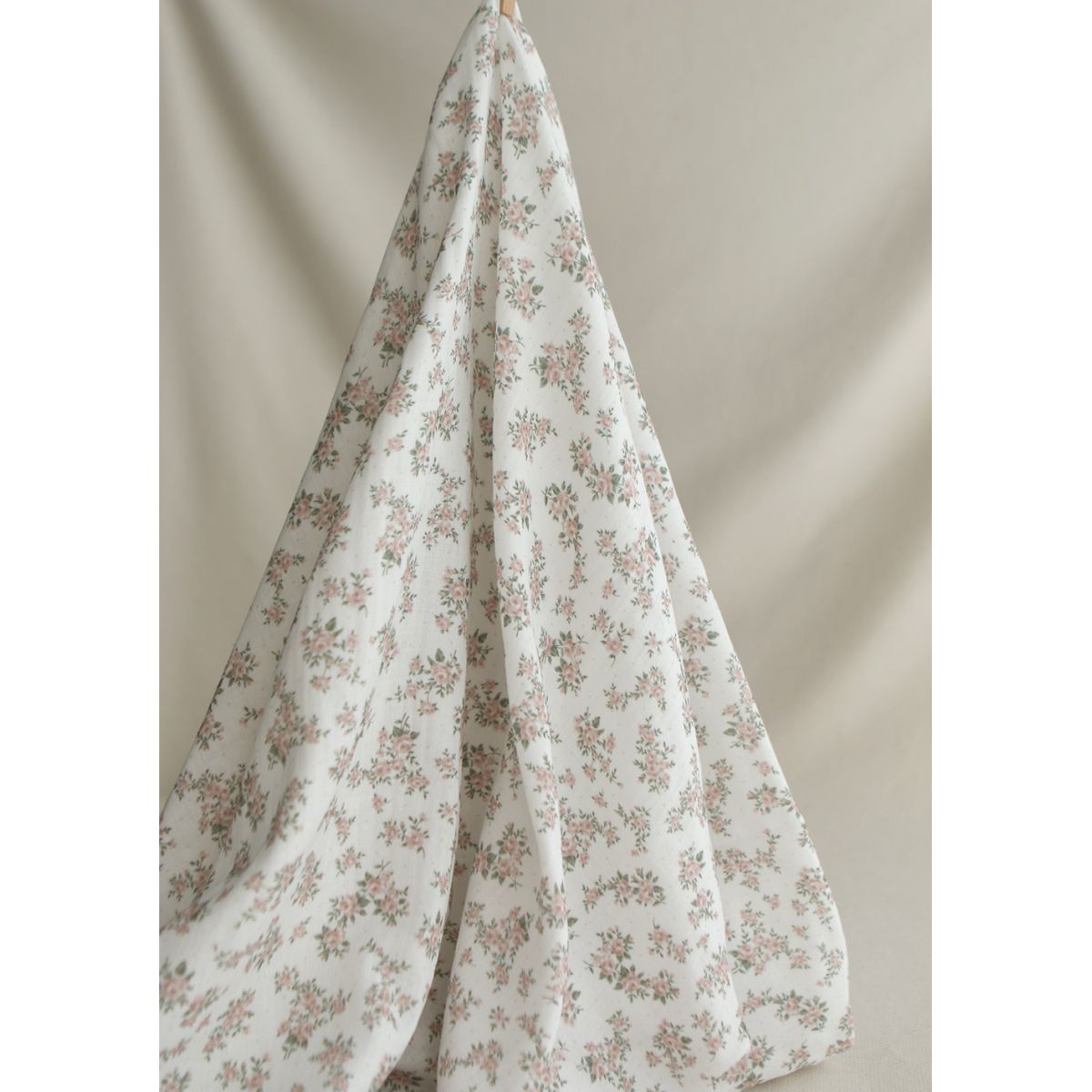 Lilou - Double gaze de coton BIO fond blanc fleuri vert et rose