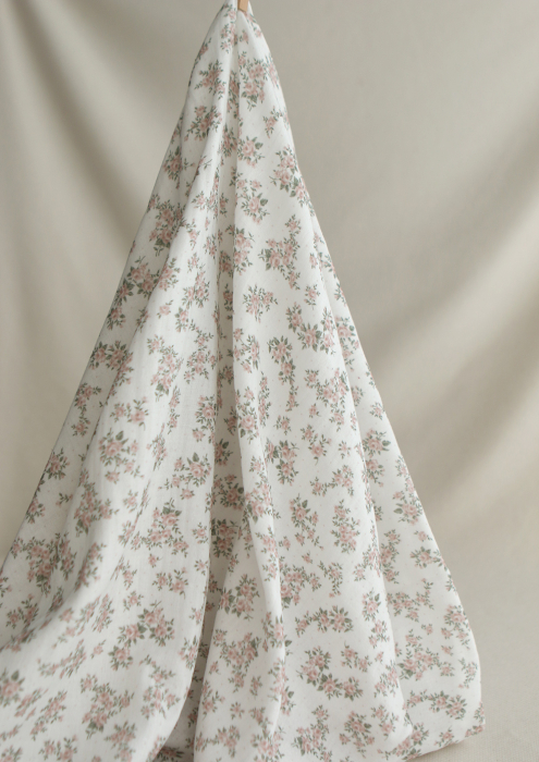 Lilou - Double gaze de coton BIO fond blanc fleuri vert et rose