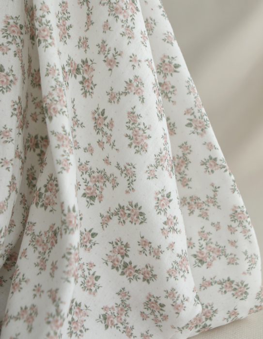 Lilou - Double gaze de coton BIO fond blanc fleuri vert et rose