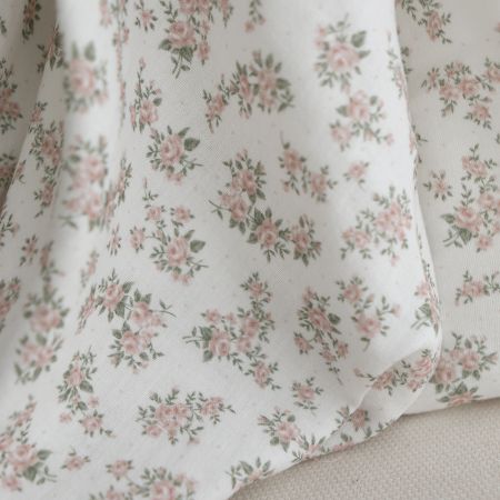 Lilou - Double gaze de coton BIO fond blanc fleuri vert et rose Lilou - Double gaze de coton BIO fond blanc fleuri vert et rose