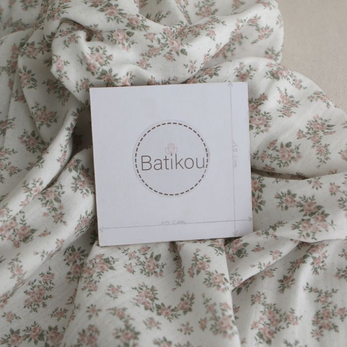 Lilou - Double gaze de coton BIO fond blanc fleuri vert et rose