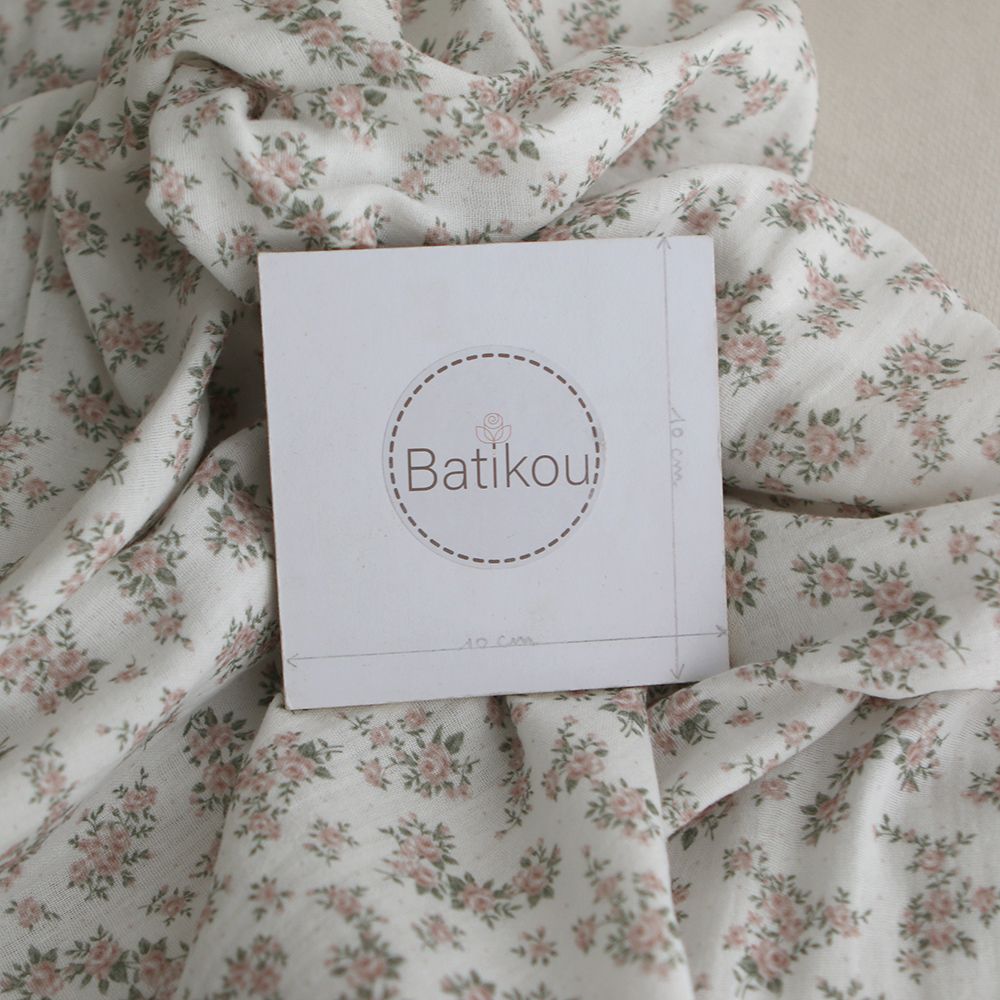 Lilou - Double gaze de coton BIO fond blanc fleuri vert et rose