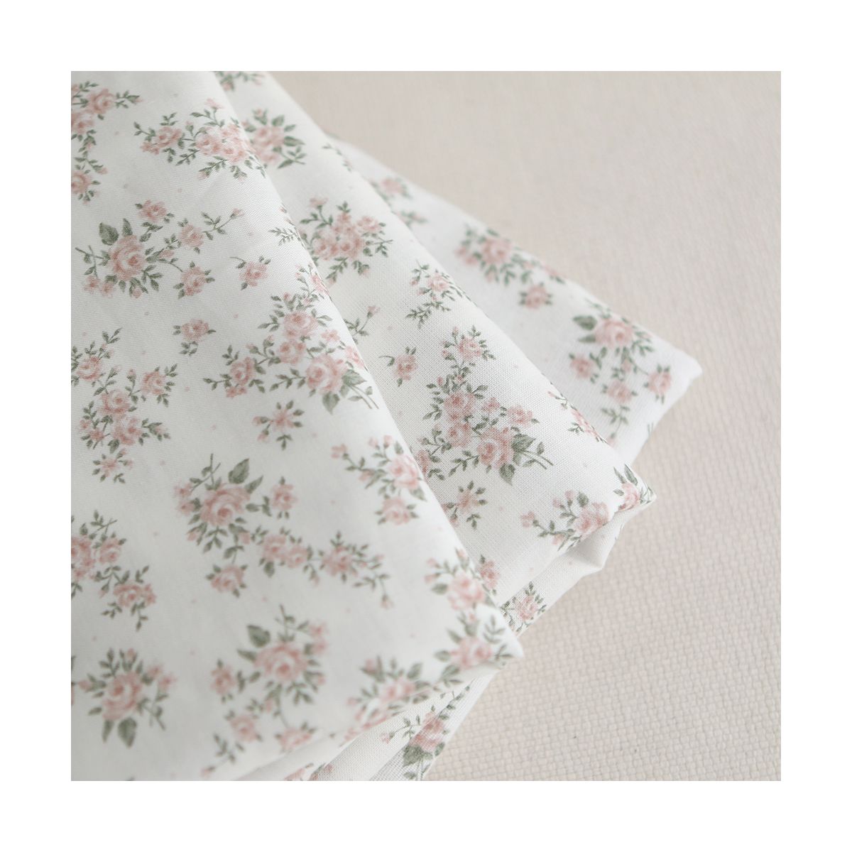 Lilou - Double gaze de coton BIO fond blanc fleuri vert et rose