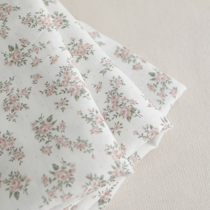 Lilou - Double gaze de coton BIO fond blanc fleuri vert et rose