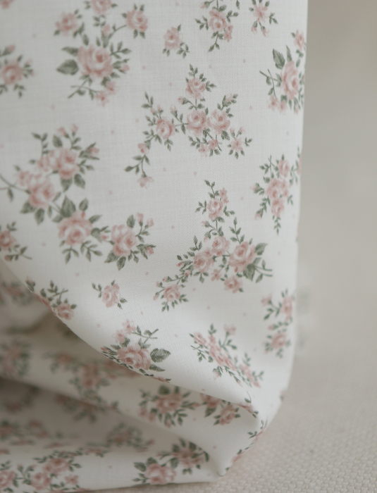 Lilou - Batiste de coton douce à imprimé exclusif fleuri vert et rose