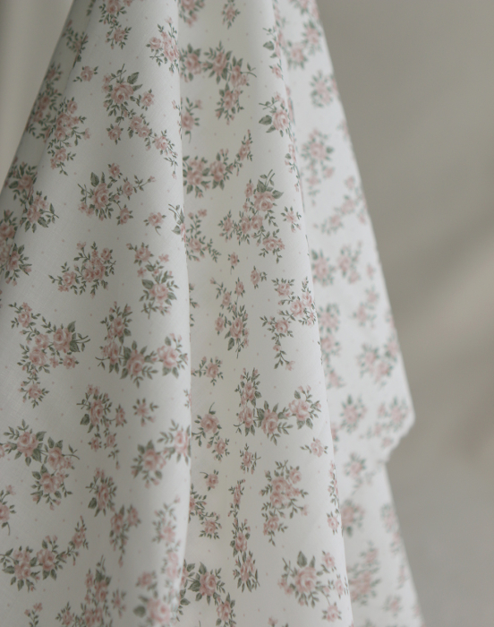 Lilou - Batiste de coton douce à imprimé exclusif fleuri vert et rose