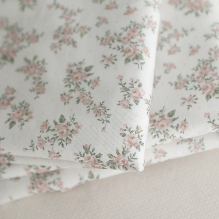 Lilou - Batiste de coton douce à imprimé exclusif fleuri vert et rose