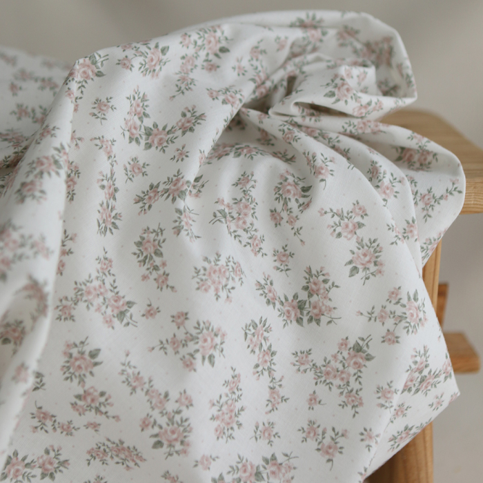 Lilou - Popeline douce coton BIO organique fond blanc imprimé exclusif vert et rose