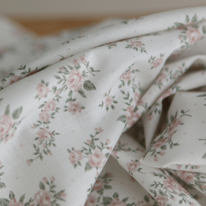 Lilou - Popeline douce coton BIO organique fond blanc imprimé exclusif vert et rose