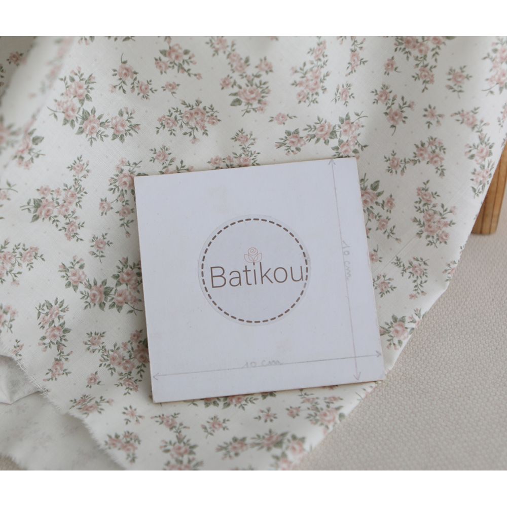 Lilou - Popeline douce coton BIO organique fond blanc imprimé exclusif vert et rose