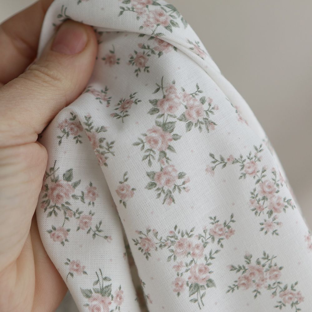 Lilou - Popeline douce coton BIO organique fond blanc imprimé exclusif vert et rose