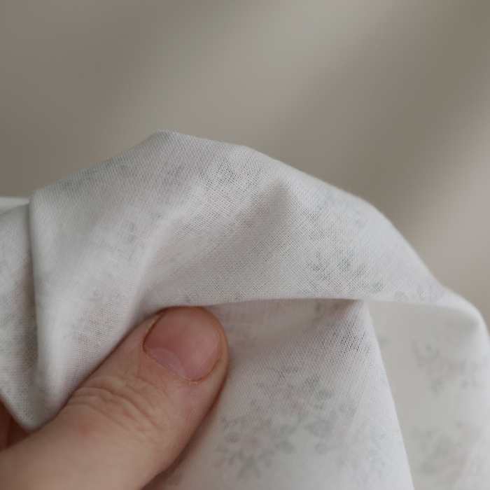 Lilou - Popeline douce coton BIO organique fond blanc imprimé exclusif vert et rose