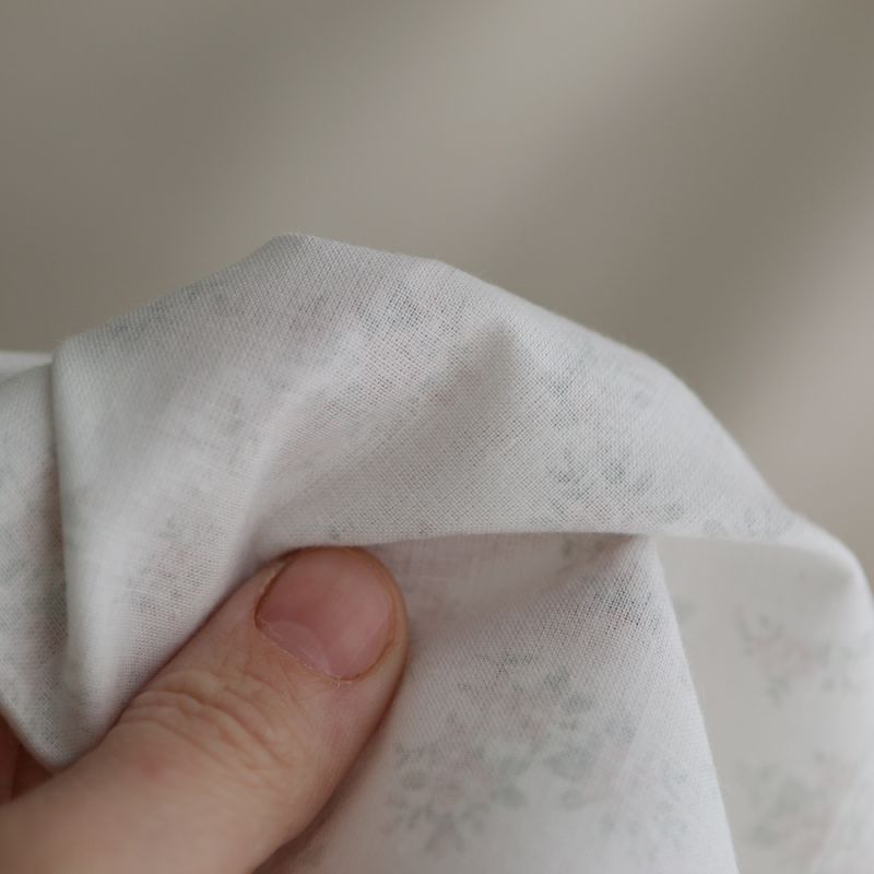 Lilou - Popeline douce coton BIO organique fond blanc imprimé exclusif vert et rose