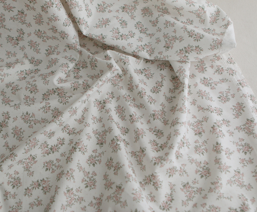 Lilou - Popeline douce coton BIO organique fond blanc imprimé exclusif vert et rose