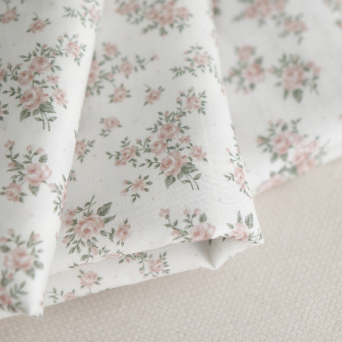 Lilou - Popeline douce coton BIO organique fond blanc imprimé exclusif vert et rose