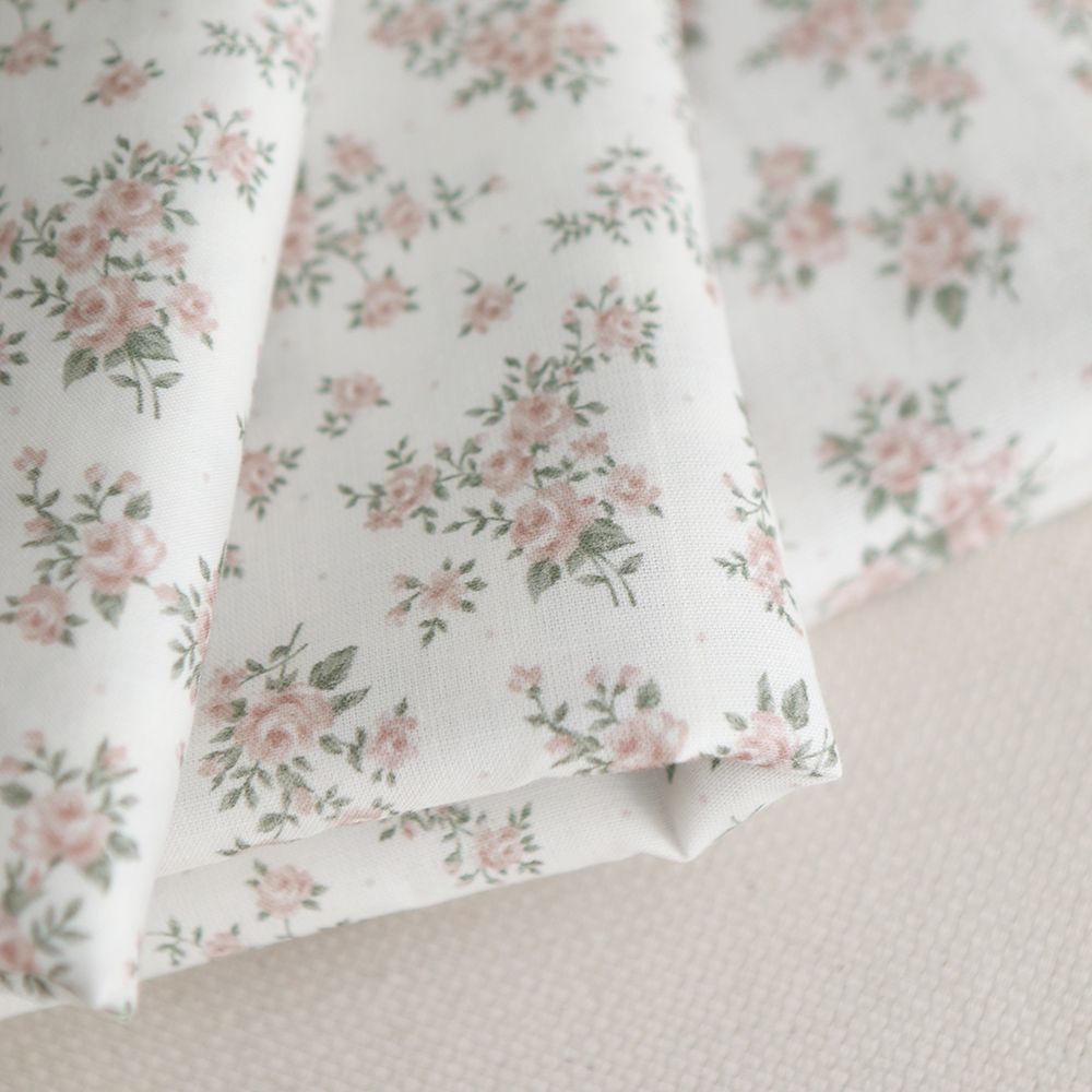 Lilou - Popeline douce coton BIO organique fond blanc imprimé exclusif vert et rose