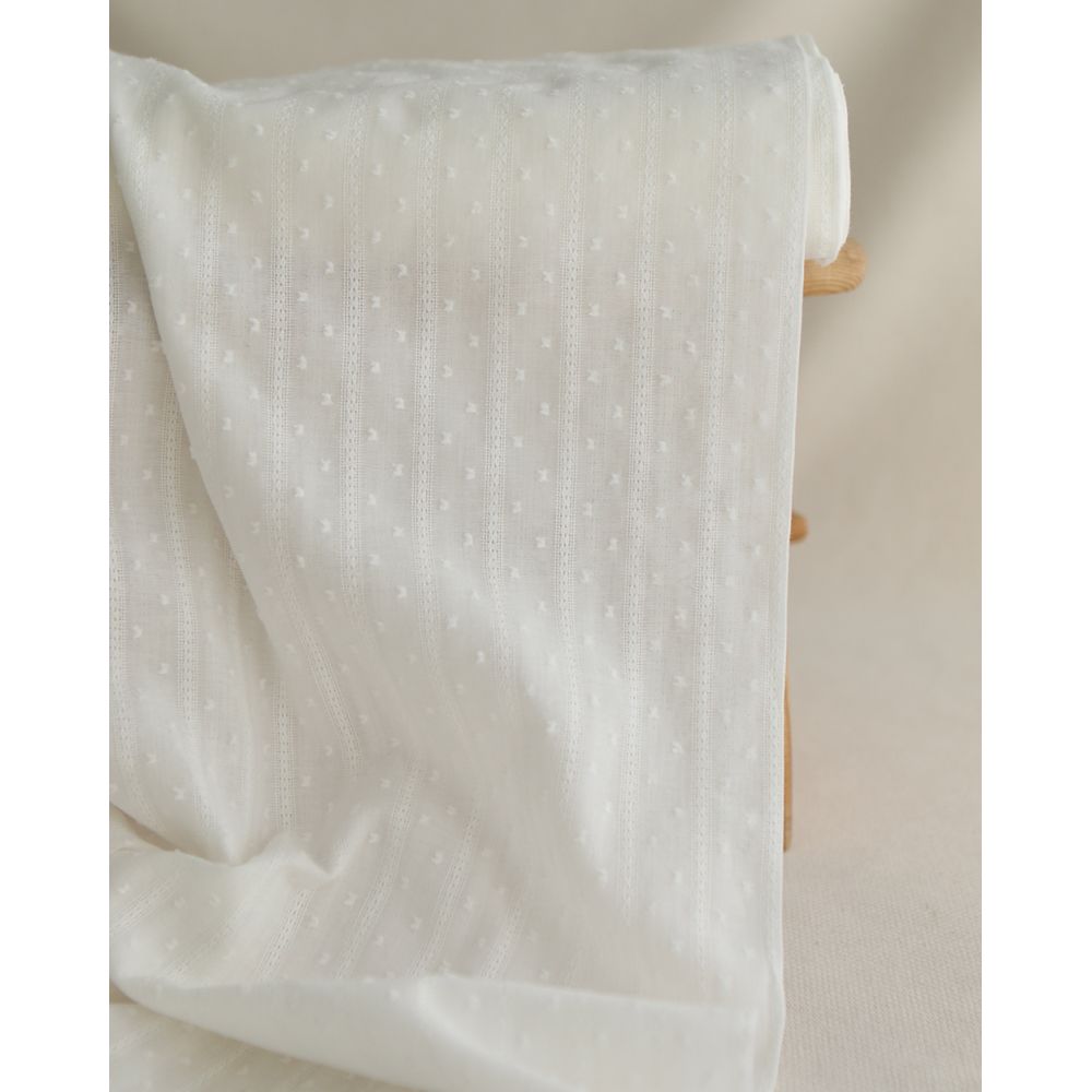 Broderie anglaise plumetis coton coloris blanc cassé