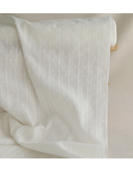 Broderie anglaise plumetis coton coloris blanc cassé