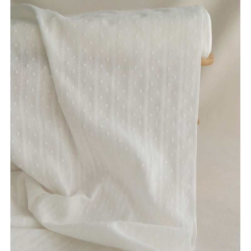 Broderie anglaise plumetis coton coloris blanc cassé