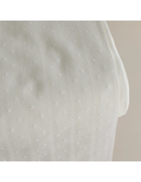 Broderie anglaise plumetis coton coloris blanc cassé