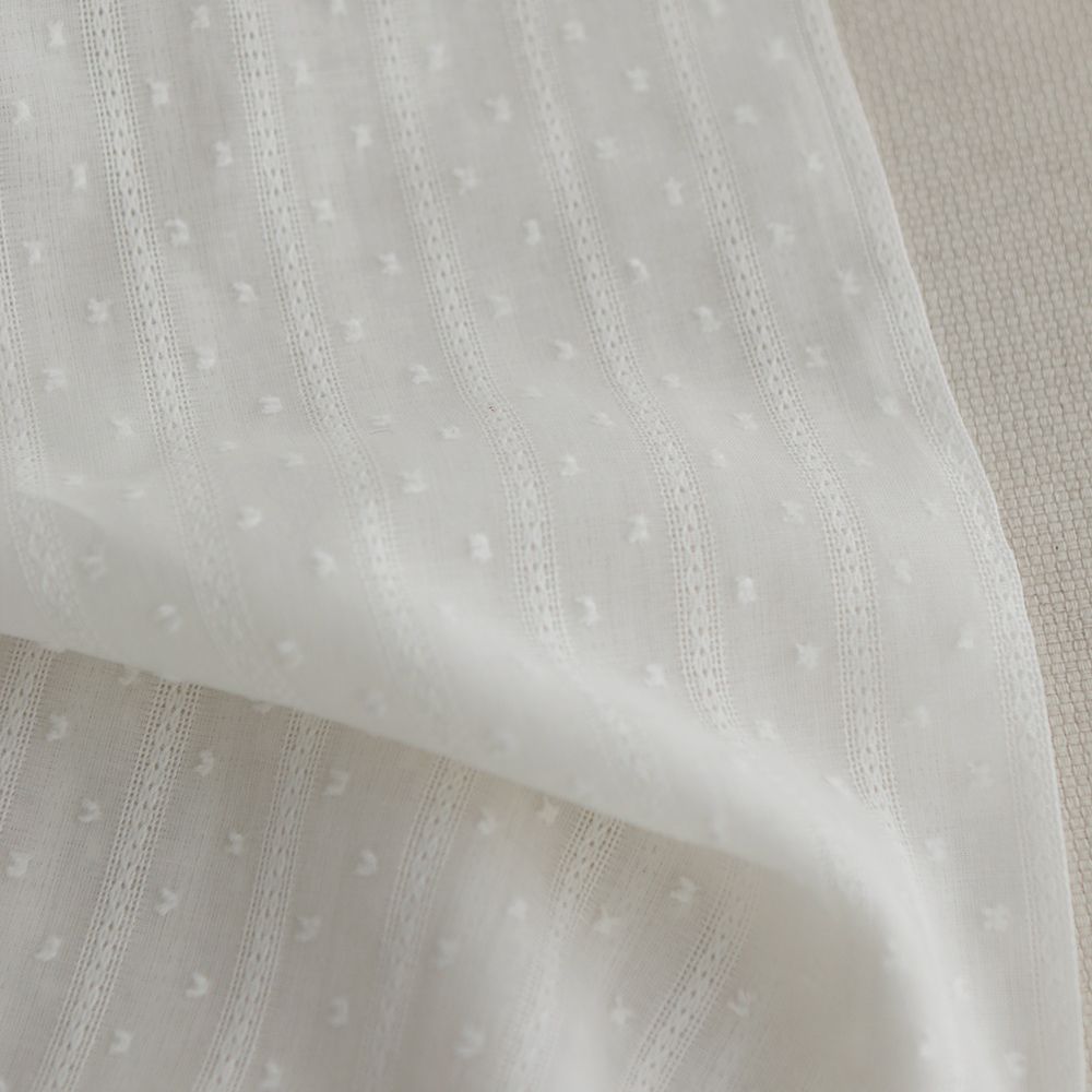 Broderie anglaise plumetis coton coloris blanc cassé