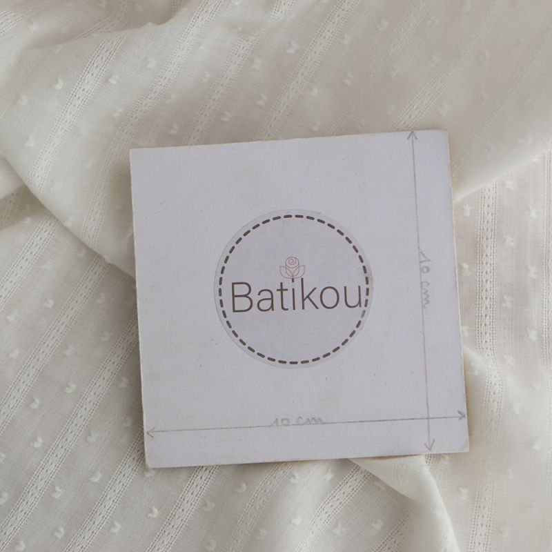 Broderie anglaise plumetis coton coloris blanc cassé