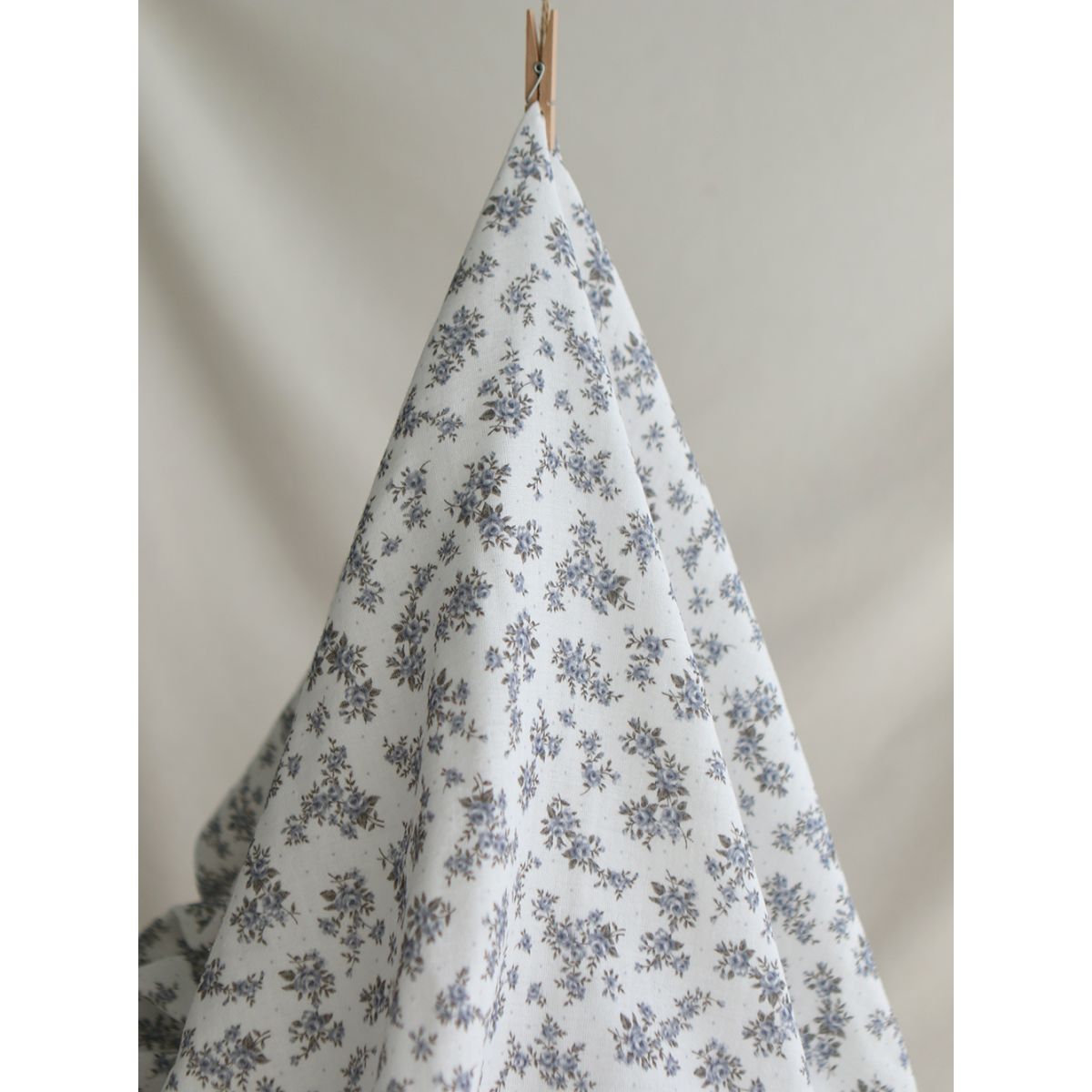 Lilou - Double gaze de coton BIO fond blanc fleuri vert et bleu