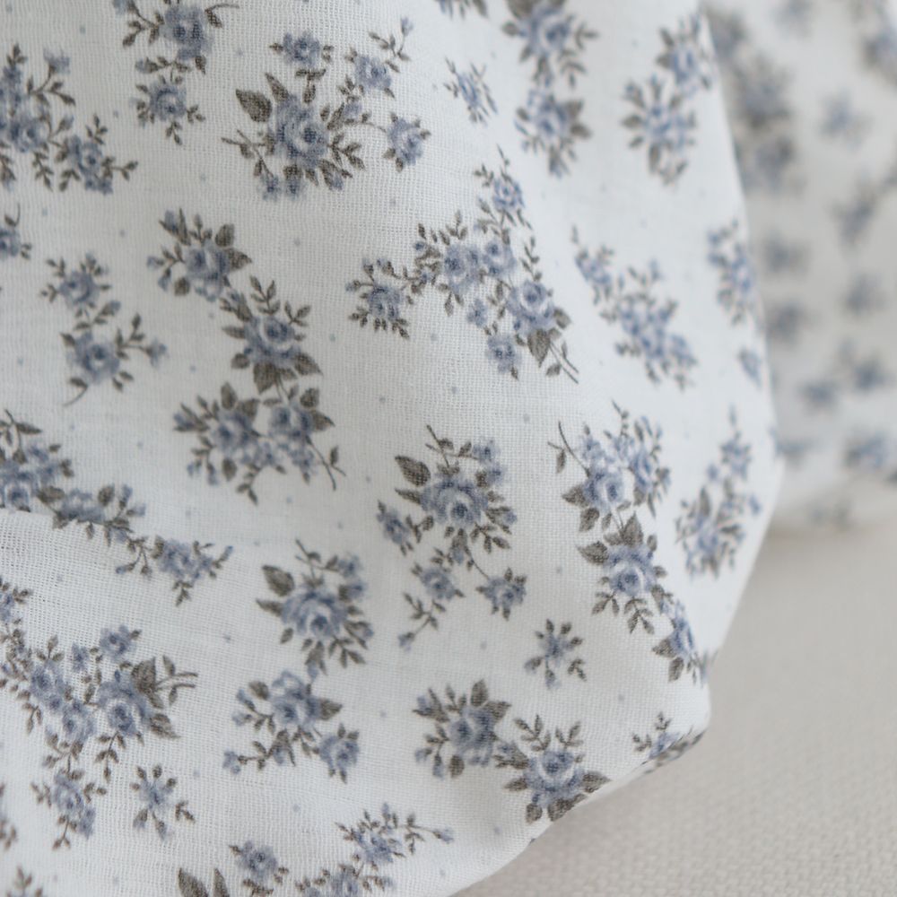 Lilou - Double gaze de coton BIO fond blanc fleuri vert et bleu