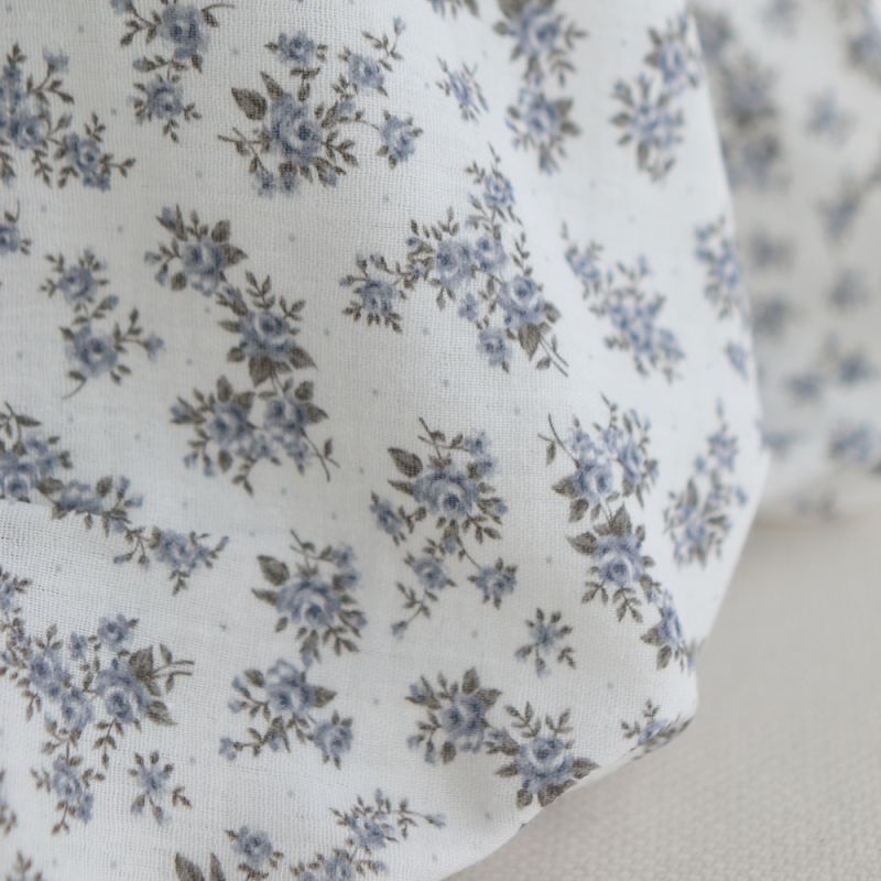 Lilou - Double gaze de coton BIO fond blanc fleuri vert et bleu