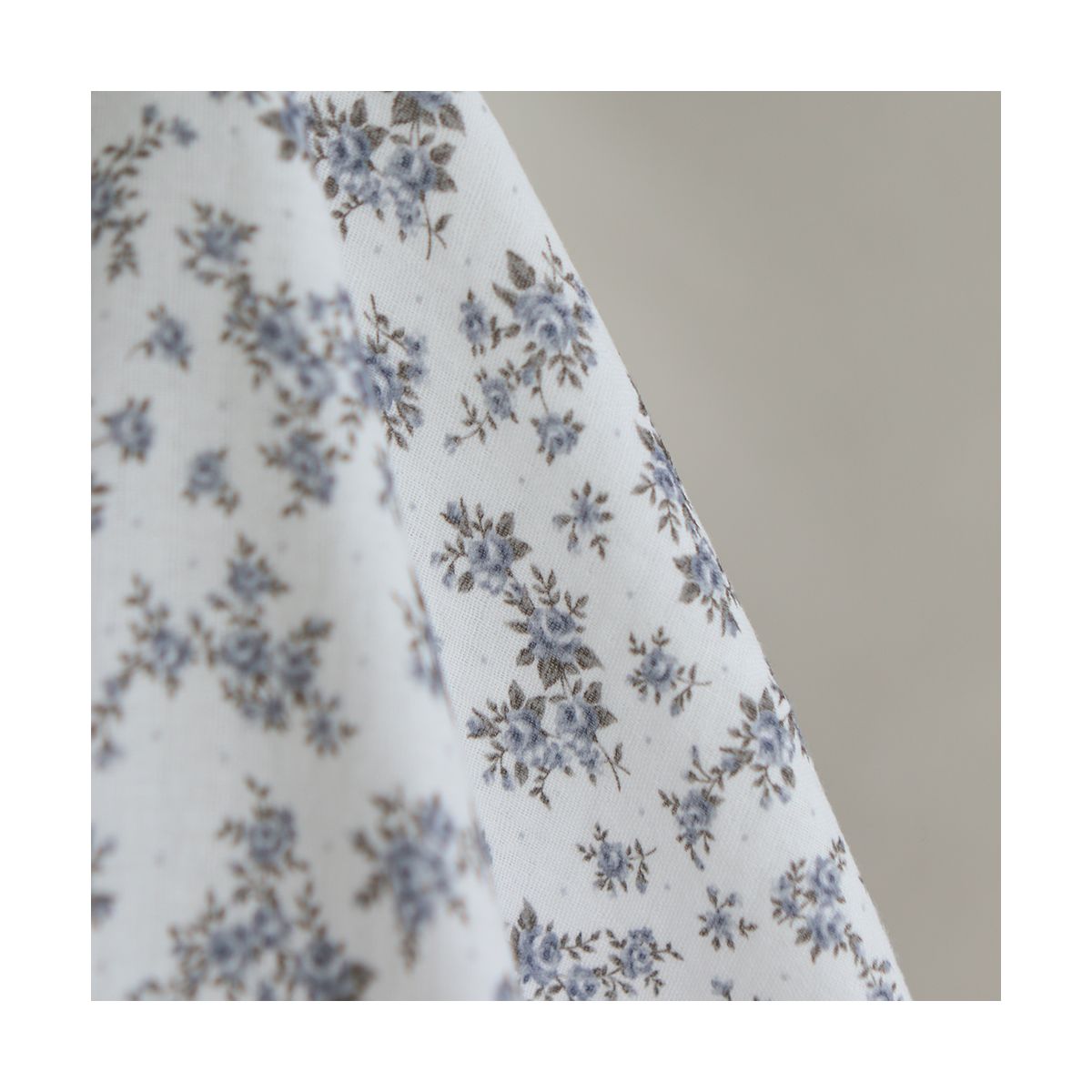 Lilou - Double gaze de coton BIO fond blanc fleuri vert et bleu