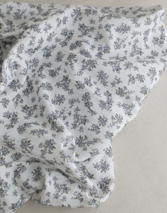 Lilou - Double gaze de coton BIO fond blanc fleuri vert et bleu