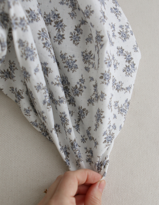 Lilou - Double gaze de coton BIO fond blanc fleuri vert et bleu