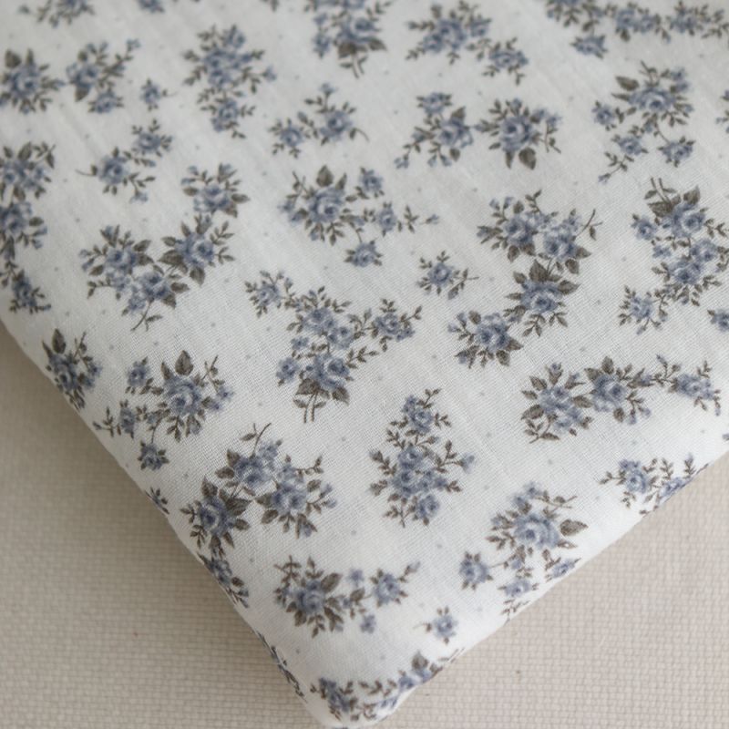 Lilou - Double gaze de coton BIO fond blanc fleuri vert et bleu