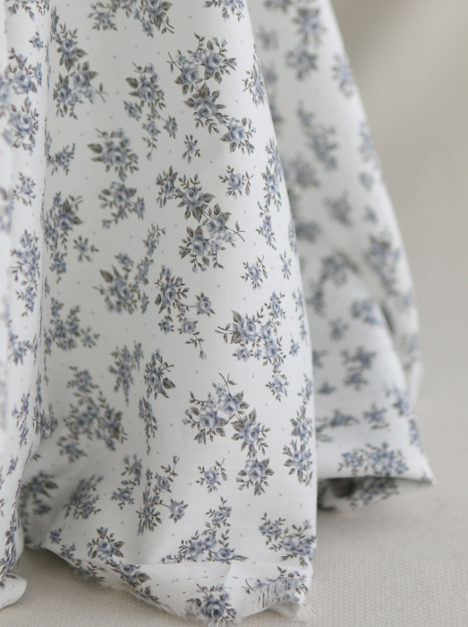 Lilou - Batiste de coton douce à imprimé exclusif fleuri vert et bleu