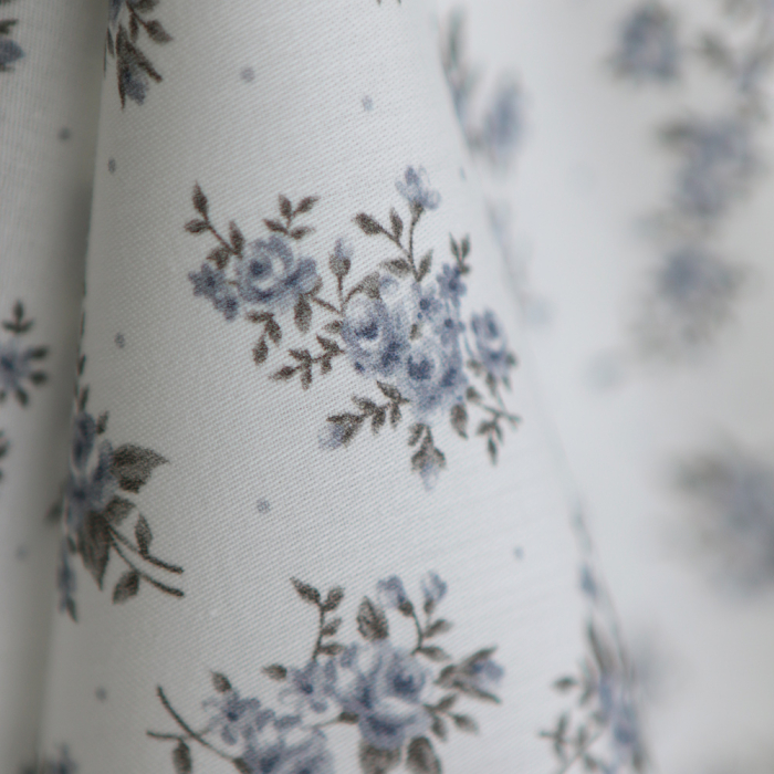 Lilou - Batiste de coton douce à imprimé exclusif fleuri vert et bleu