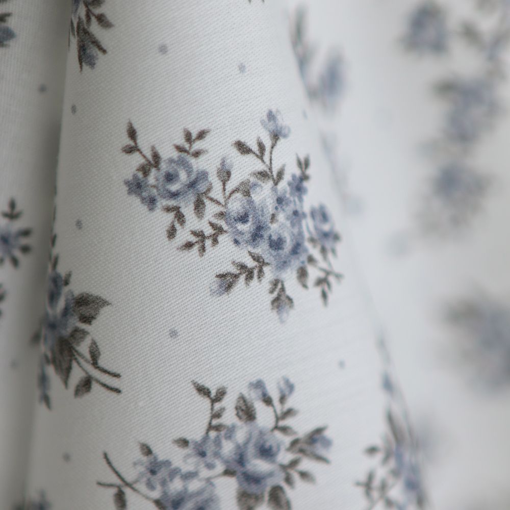 Lilou - Batiste de coton douce à imprimé exclusif fleuri vert et bleu