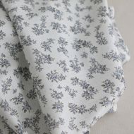 Lilou - Batiste de coton douce à imprimé exclusif fleuri vert et bleu