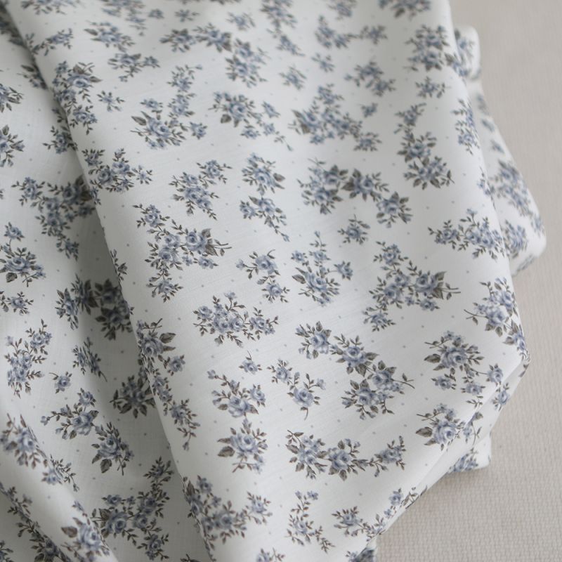 Lilou - Batiste de coton douce à imprimé exclusif fleuri vert et bleu