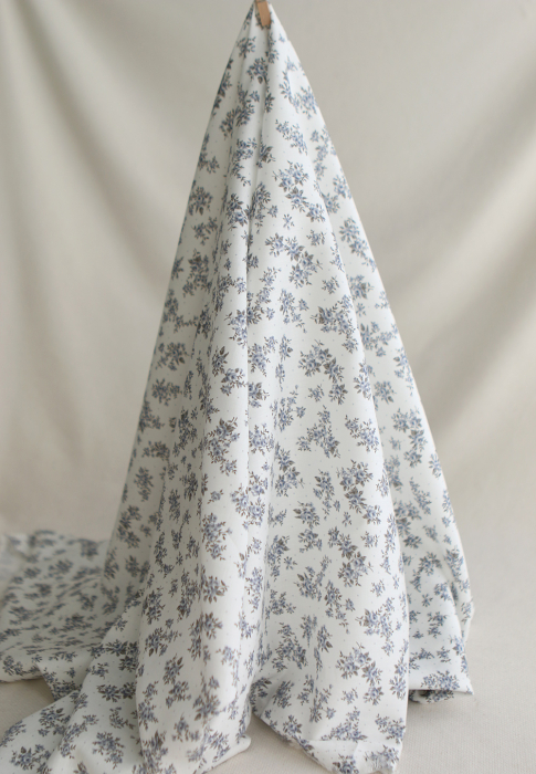 Lilou - Batiste de coton douce à imprimé exclusif fleuri vert et bleu