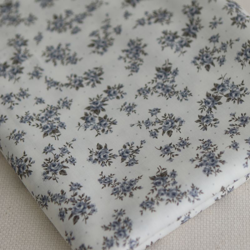 Lilou - Batiste de coton douce à imprimé exclusif fleuri vert et bleu