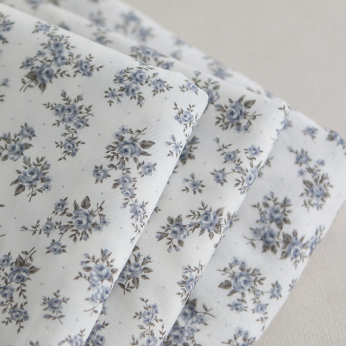 Lilou - Batiste de coton douce à imprimé exclusif fleuri vert et bleu