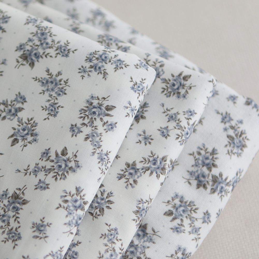 Lilou - Batiste de coton douce à imprimé exclusif fleuri vert et bleu