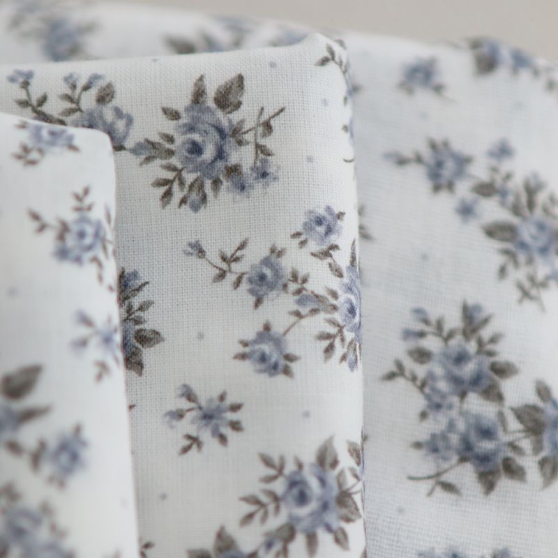 Lilou - Popeline douce coton BIO organique fond blanc imprimé exclusif vert et bleu